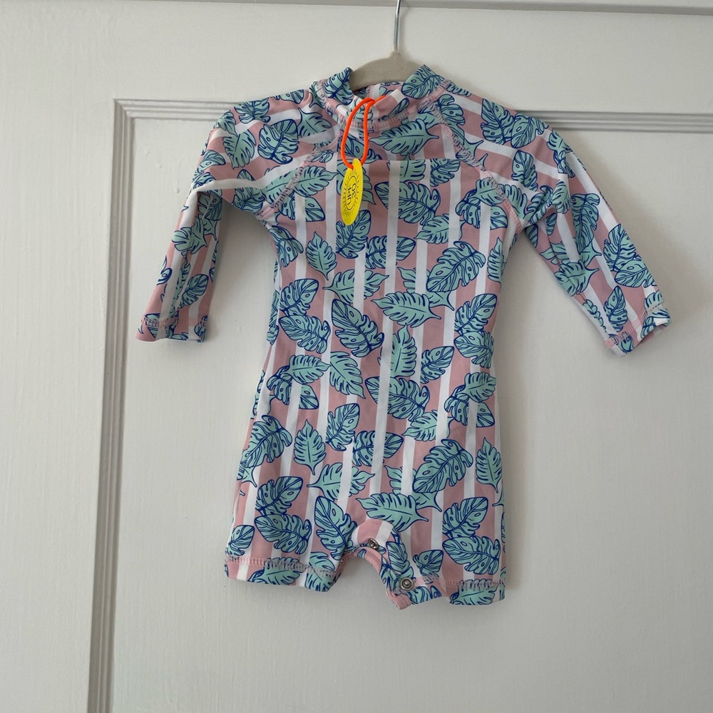 Egg New York NWT rash guard